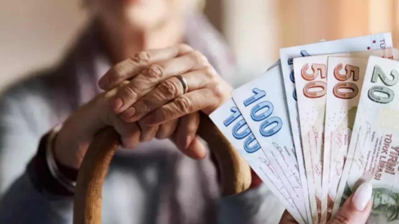 Foto - SGK uzmanı, SSK ve Bağ-Kur emeklileri için rakam verdi: 2026 en düşük emekli maaşı ne kadar olacak?