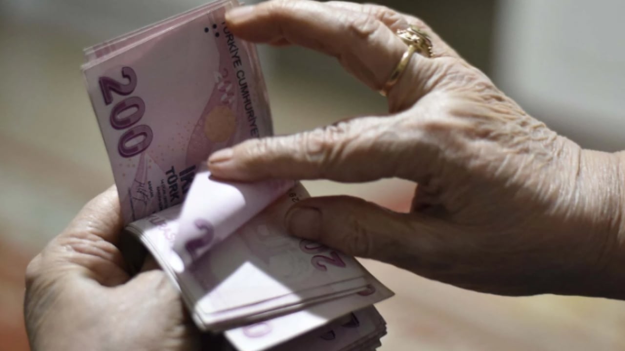 Foto - SGK uzmanından flaş açıklama! 1800 günle yaş şartı olmadan emeklilik!