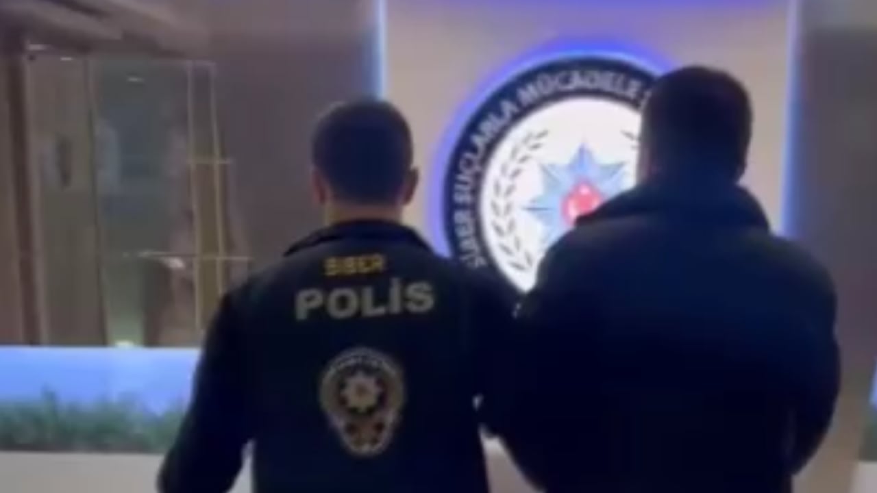 Foto - Siber dolandırıcılıkta şafak operasyonu! Büyük vurgun İstanbul’dan yönetilmiş: Sahte banka reklamıyla vurgun yapan 18 kişi gözaltında