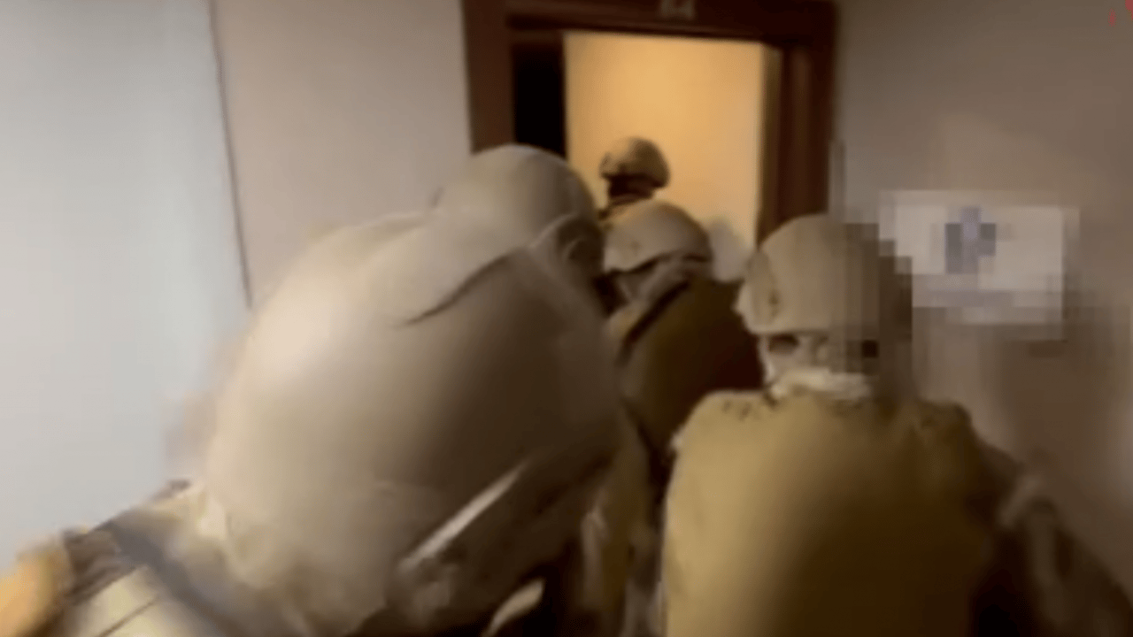 Siber dolandırıcılıkta şafak operasyonu! Büyük vurgun İstanbul’dan yönetilmiş: Sahte banka reklamıyla vurgun yapan 18 kişi gözaltında