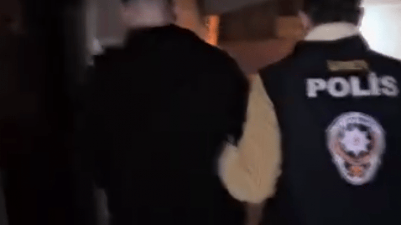 Foto - Siber dolandırıcılıkta şafak operasyonu! Büyük vurgun İstanbul’dan yönetilmiş: Sahte banka reklamıyla vurgun yapan 18 kişi gözaltında