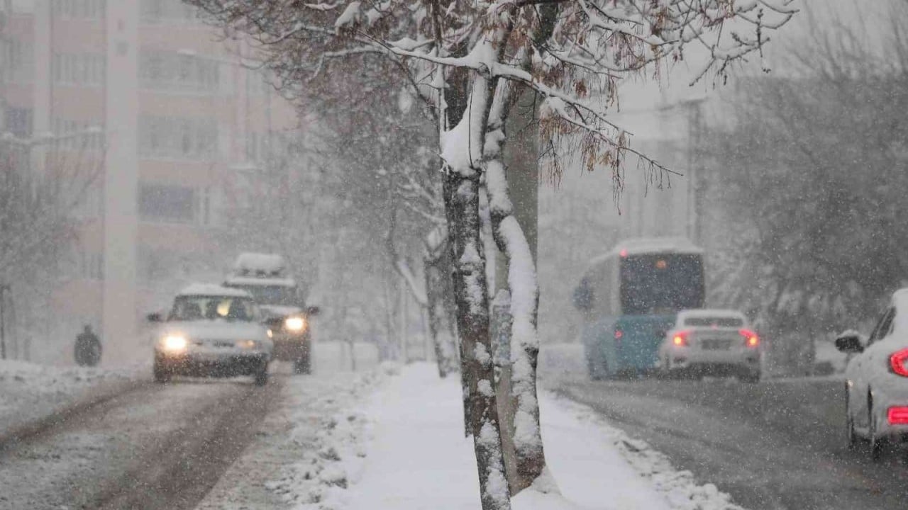 Foto - Sibirya soğukları 45 ili sarı kodla uyardı: Kar ve buzlanma 30 ilde eğitimi durdurdu