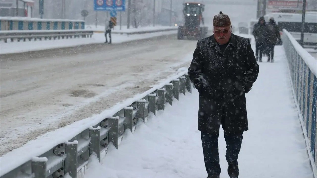 Foto - Sibirya soğukları 45 ili sarı kodla uyardı: Kar ve buzlanma 30 ilde eğitimi durdurdu