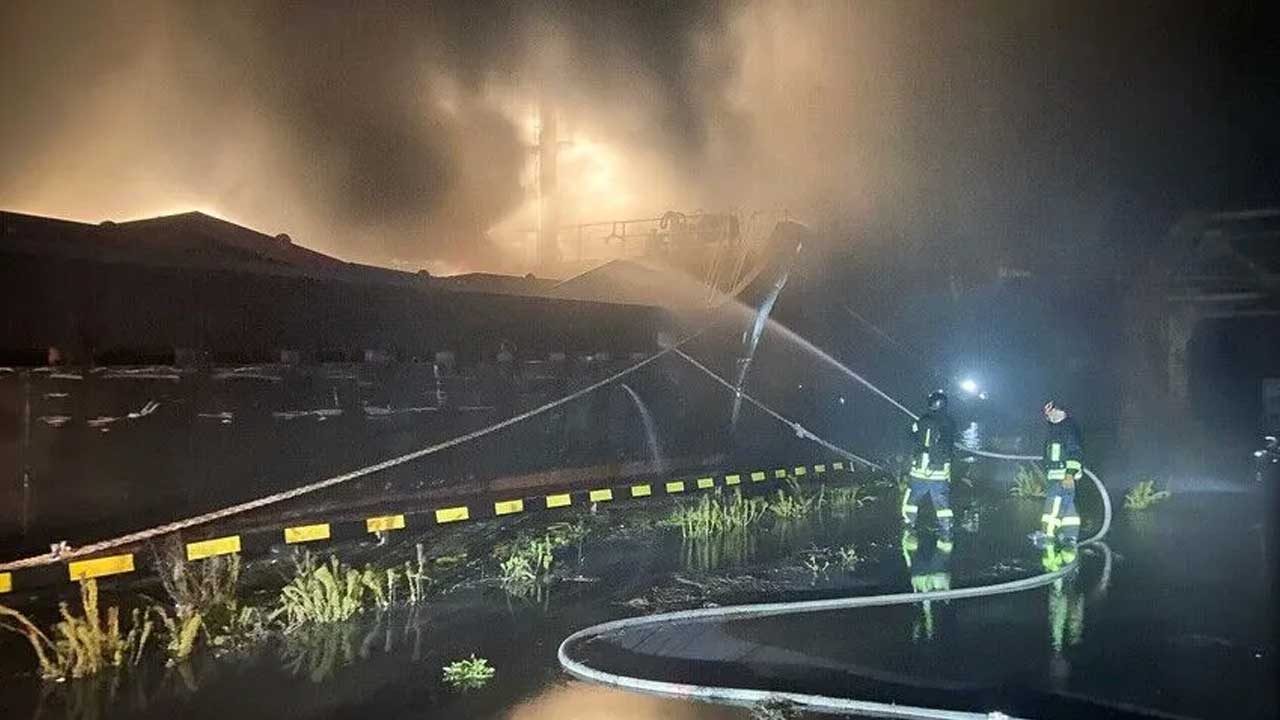 Foto - Sıcak saatler! Rusya'ya ait limanlar vuruldu