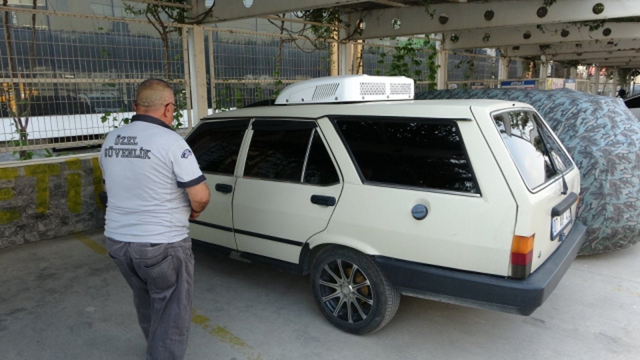 Foto - Sıcaktan bunalınca dahiyane bir çözüm geliştirdi! 1988 model aracına yaptırdığını gören, dönüp bir daha bakıyor