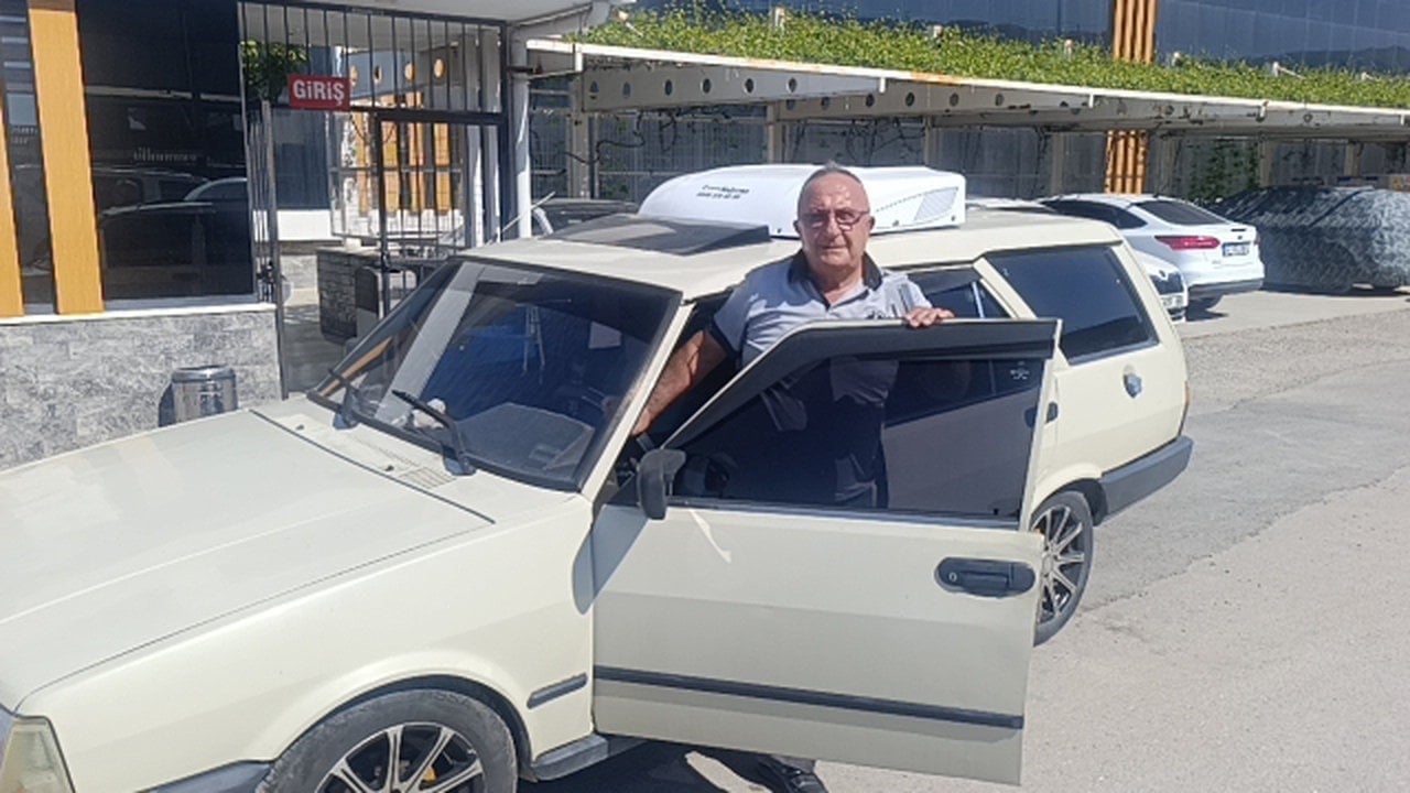 Foto - Sıcaktan bunalınca dahiyane bir çözüm geliştirdi! 1988 model aracına yaptırdığını gören, dönüp bir daha bakıyor