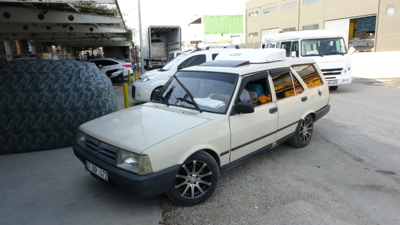 Foto - Sıcaktan bunalınca dahiyane bir çözüm geliştirdi! 1988 model aracına yaptırdığını gören, dönüp bir daha bakıyor