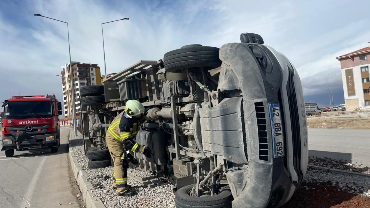 Foto - Şiddetli fırtına kamyoneti fırlattı!