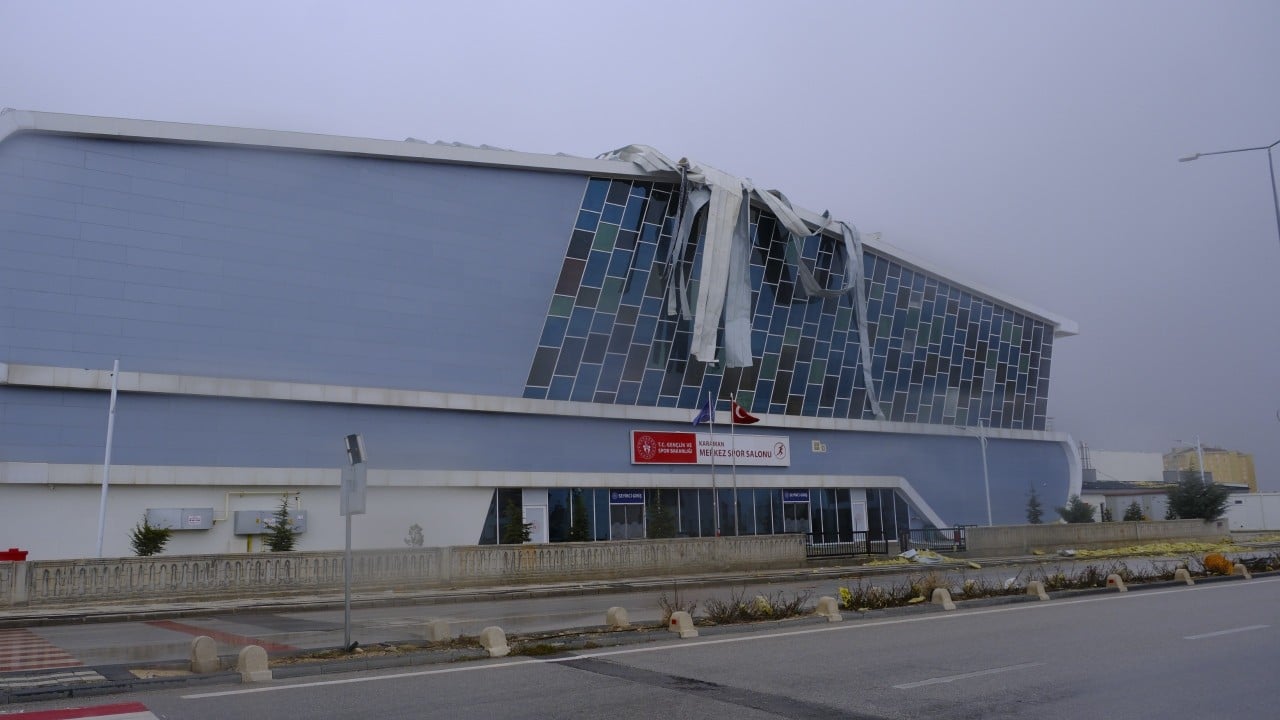 Foto - Şiddetli fırtına kamyoneti fırlattı!