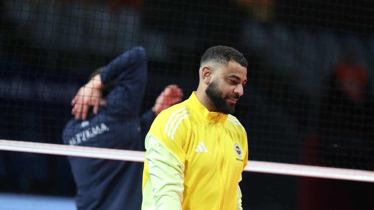 Foto - Sigara içtiği görüntüler herkesi şok etmişti! Fenerbahçe, gözünün yaşına bakmayıp sözleşmesini feshetti