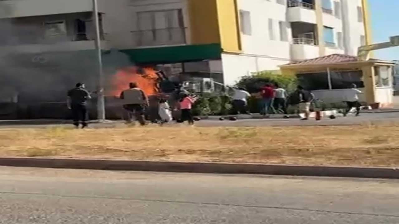 Foto - Siirt'te korkutan kaldırım yangını! Yoğun duman mahalleyi esir aldı!