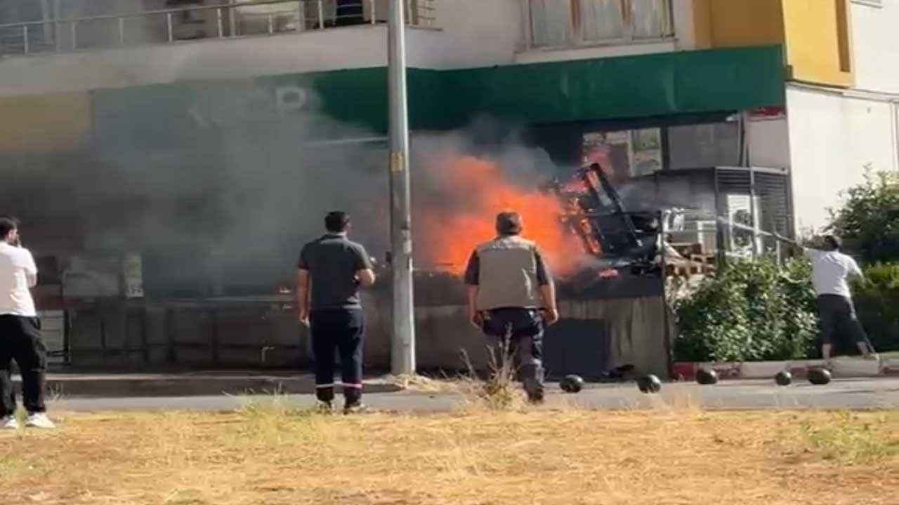 Siirt'te korkutan kaldırım yangını! Yoğun duman mahalleyi esir aldı!