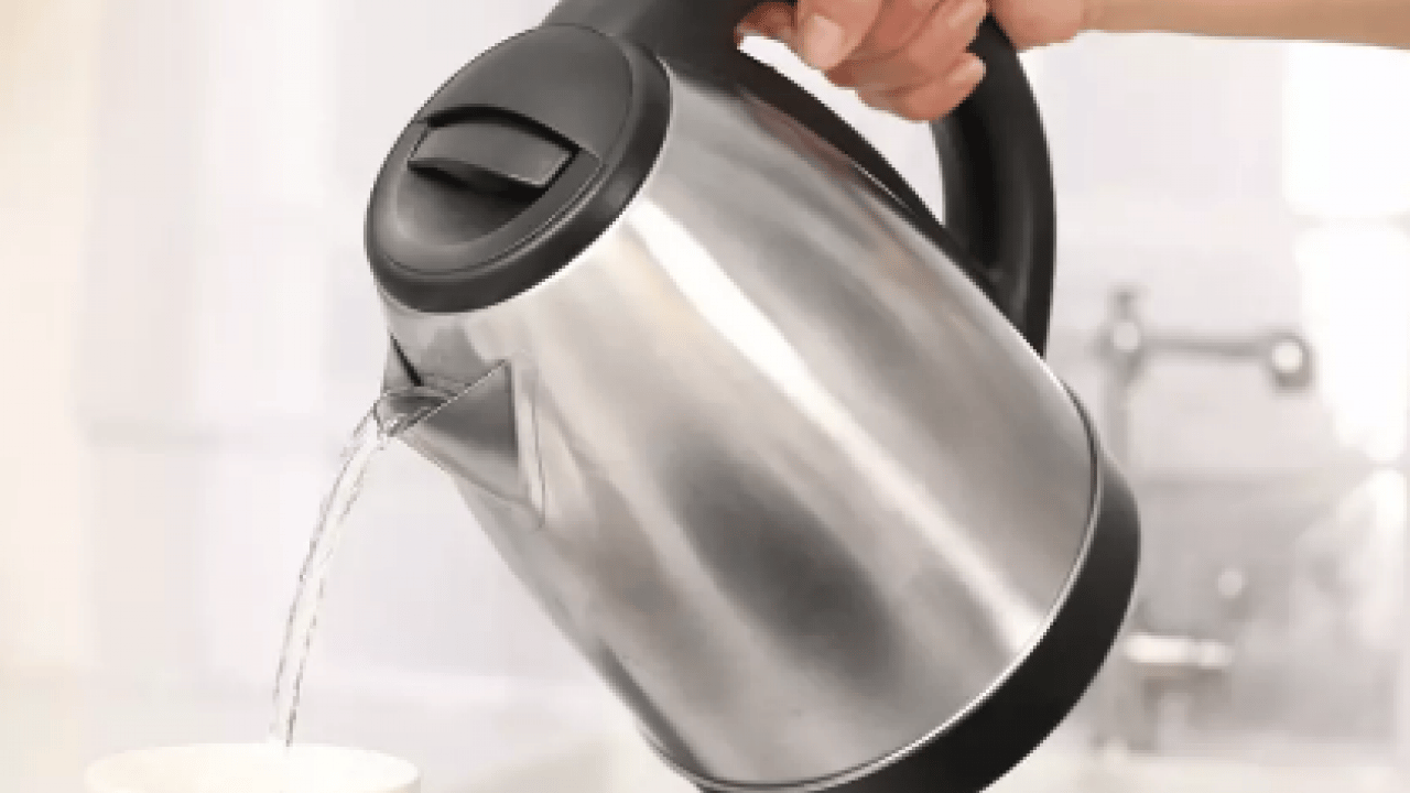 Foto - Sıkça kullanıyoruz ama... Kettle'daki suyu ısıtıp ısıtıp kullanmak zararlı mı?
