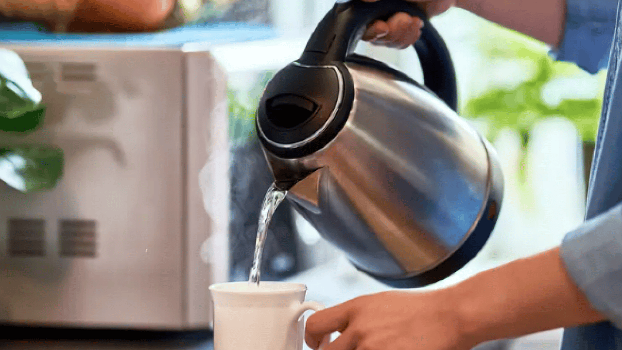 Foto - Sıkça kullanıyoruz ama... Kettle'daki suyu ısıtıp ısıtıp kullanmak zararlı mı?