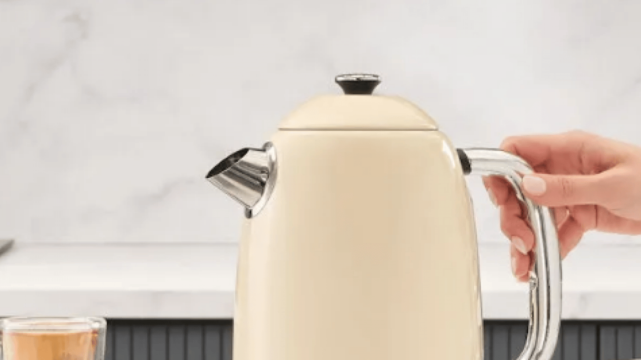 Foto - Sıkça kullanıyoruz ama... Kettle'daki suyu ısıtıp ısıtıp kullanmak zararlı mı?