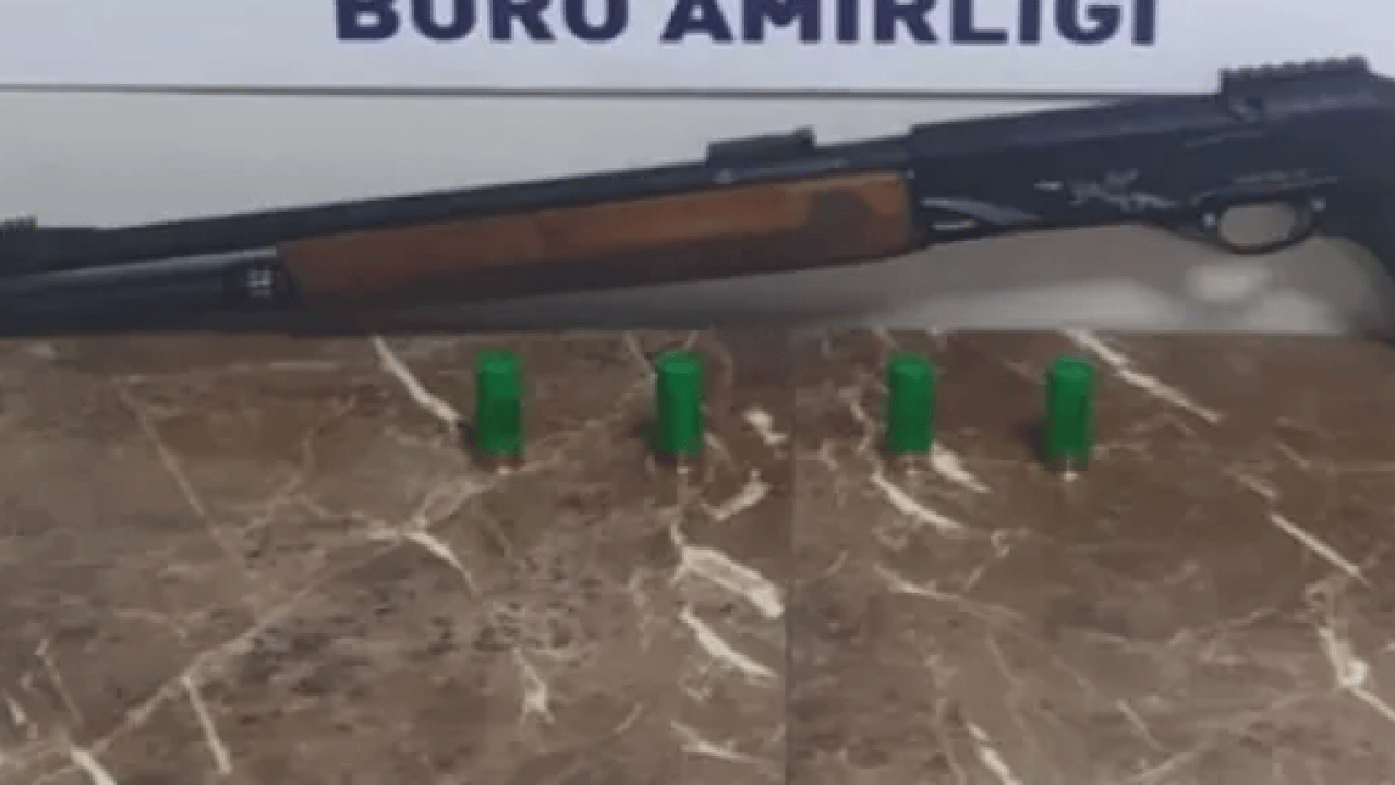 Foto - Silahı atmak işe yaramadı! Polisler kıskıvrak yakaladı!