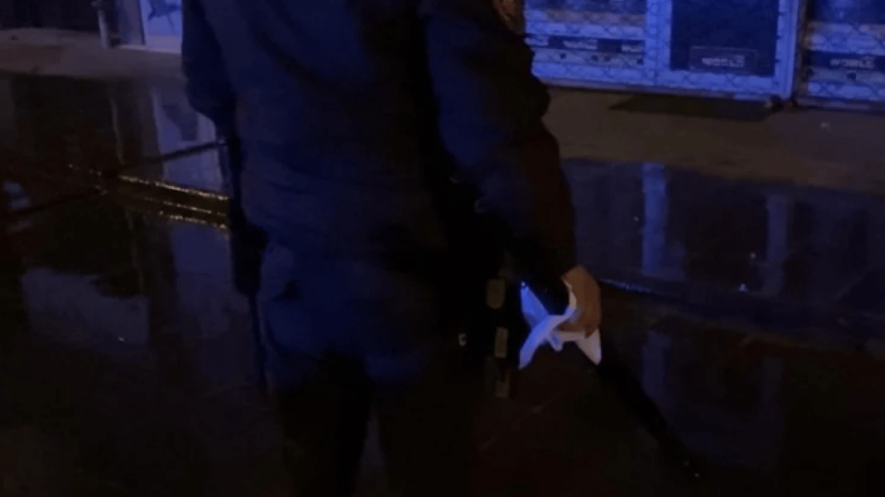 Foto - Silahı atmak işe yaramadı! Polisler kıskıvrak yakaladı!