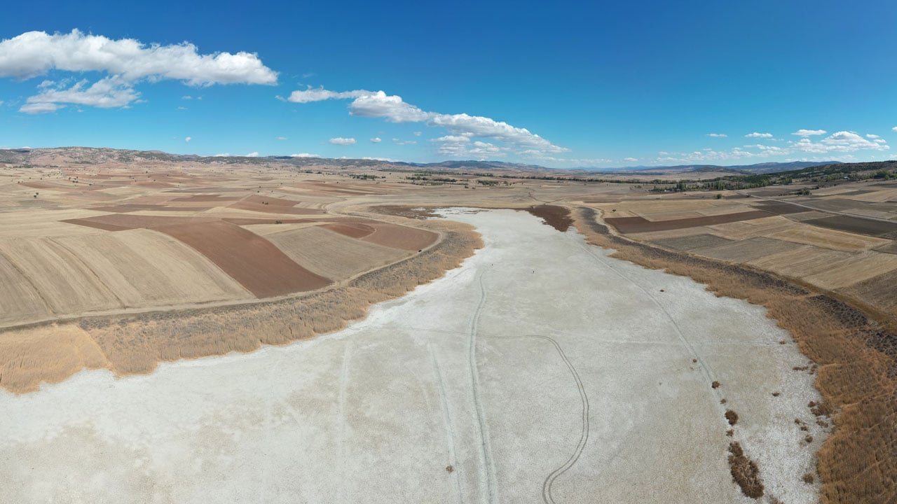 Foto - Şimdi yürüyerek geçiliyor! Bir zamanlar kuş cennetiydi… 