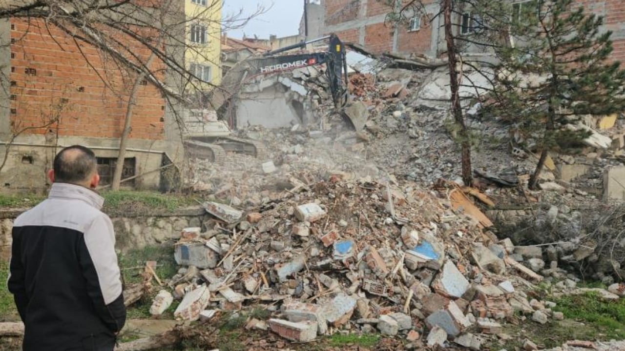 Foto - Sındırgı’da depremin izleri siliniyor: Bin 153 riskli yapıya neşter 