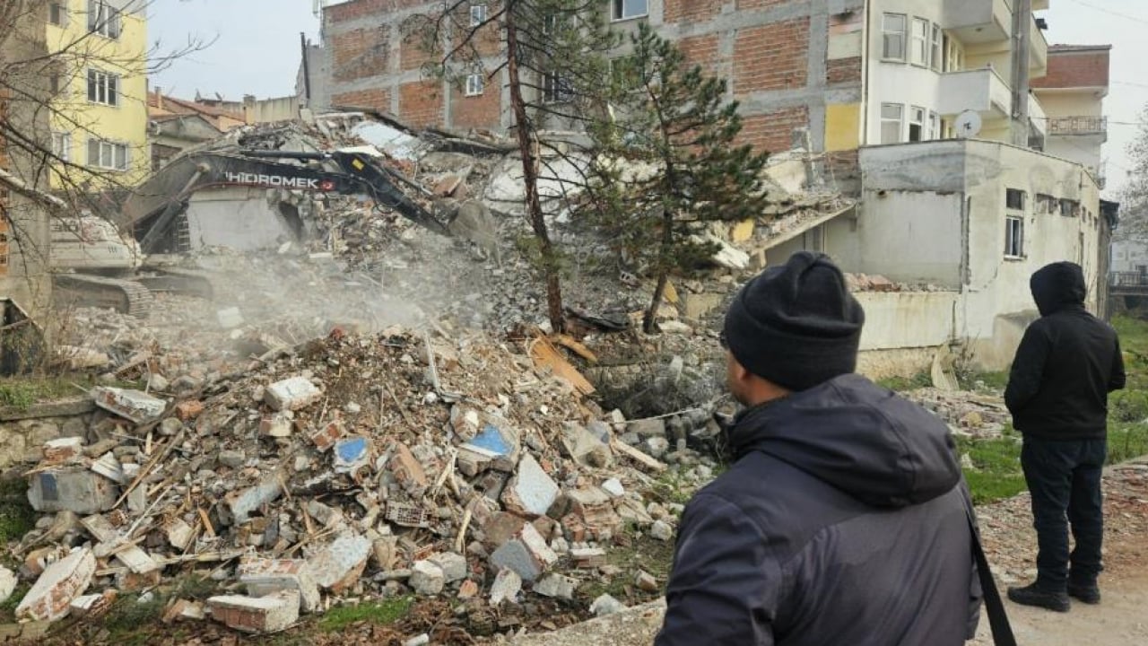 Foto - Sındırgı’da depremin izleri siliniyor: Bin 153 riskli yapıya neşter 