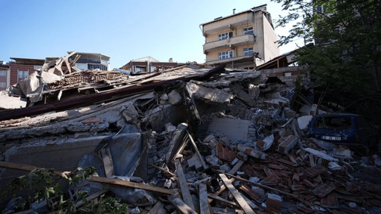 Foto - Sındırgı’da sarsıntı bitmiyor! Uzmanı 'Türkiye'de ilk' diyerek uyardı