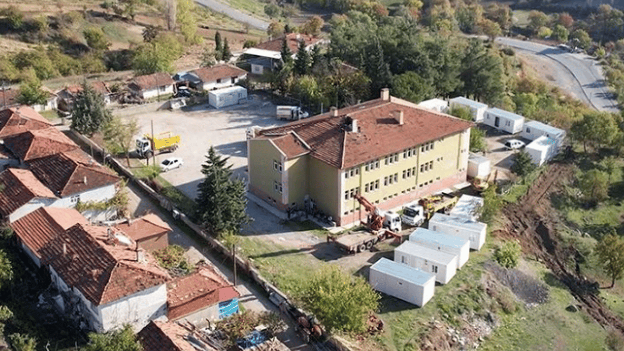 Sındırgı’da sarsıntı bitmiyor! Uzmanı 'Türkiye'de ilk' diyerek uyardı