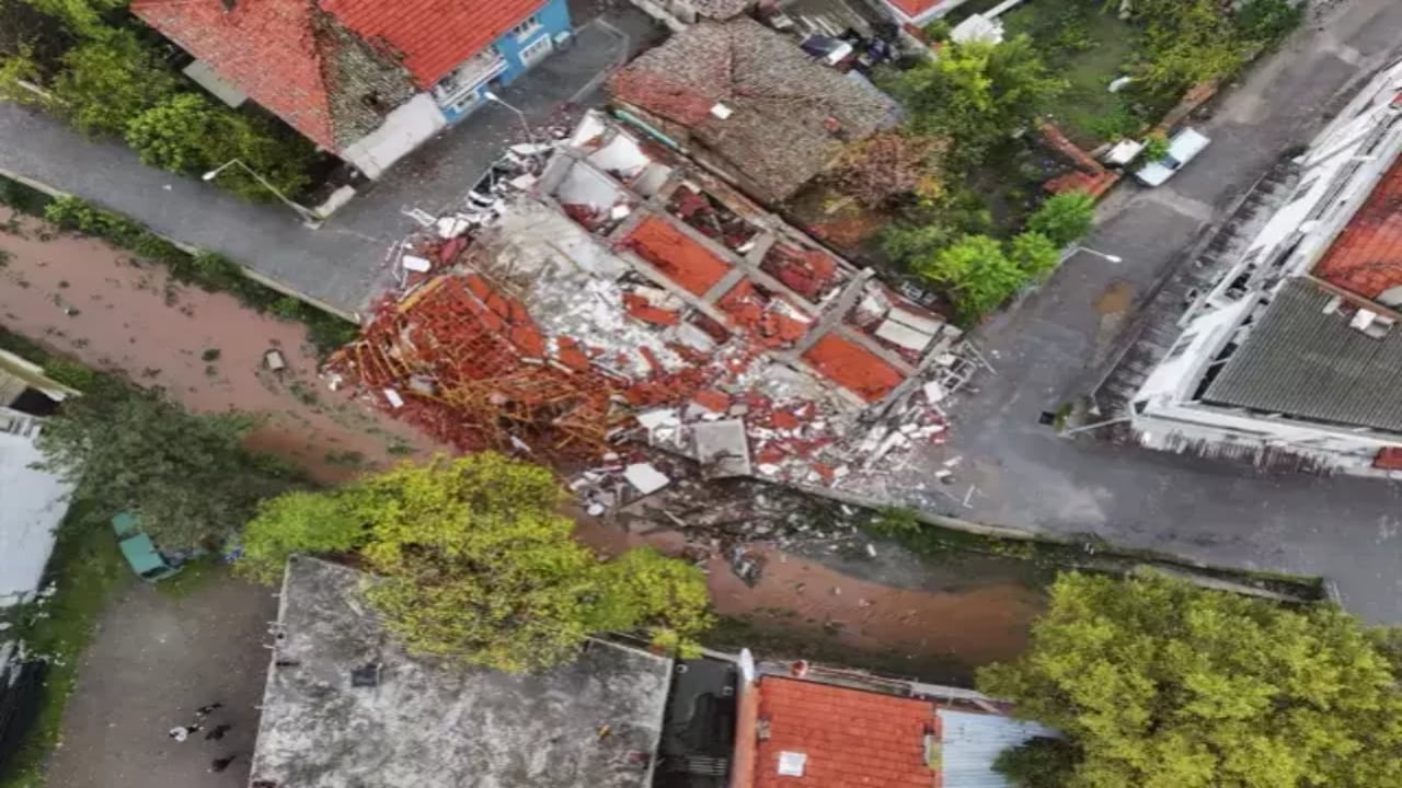 Foto - Sındırgı’daki yıkım gün ağarınca ortaya çıktı! İşte felaketten, kahreden kareler