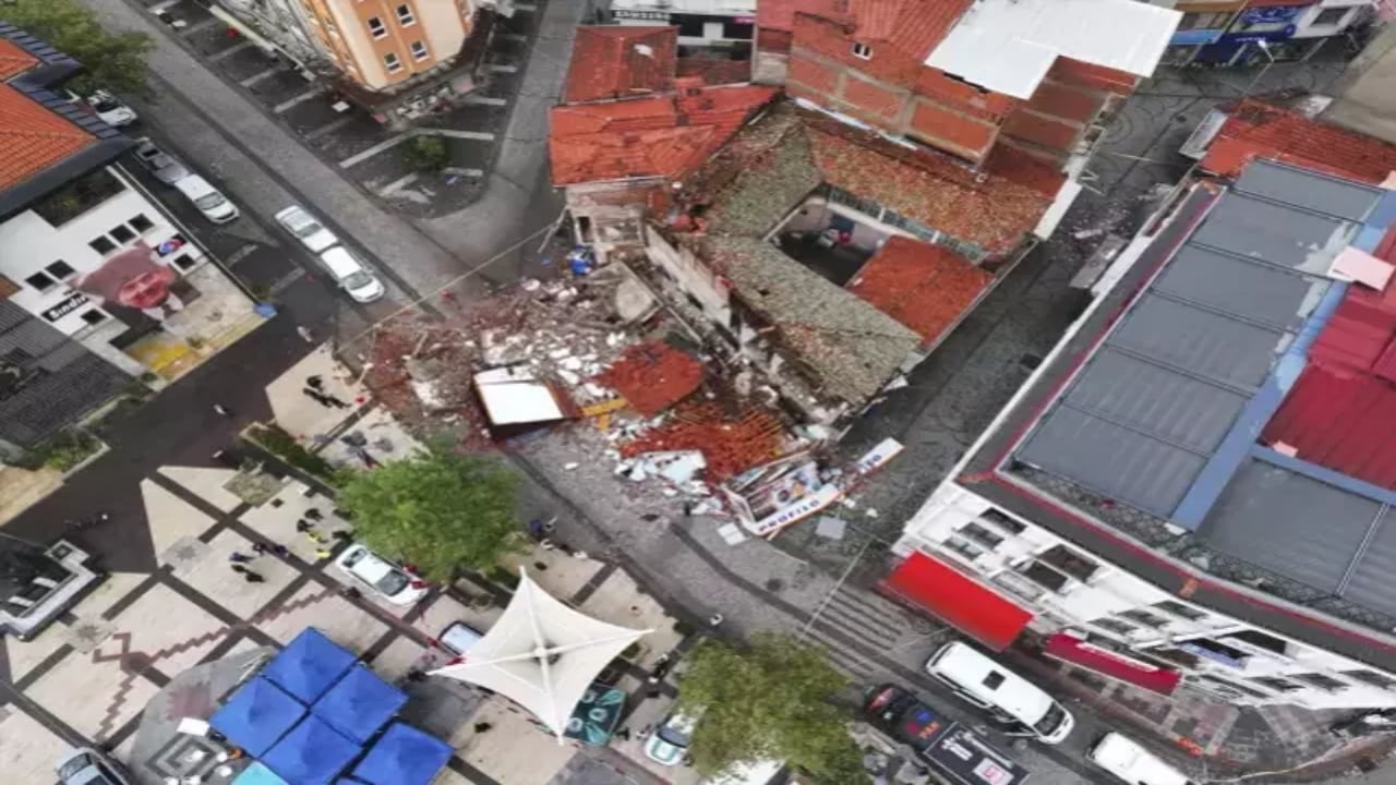 Foto - Sındırgı’daki yıkım gün ağarınca ortaya çıktı! İşte felaketten, kahreden kareler