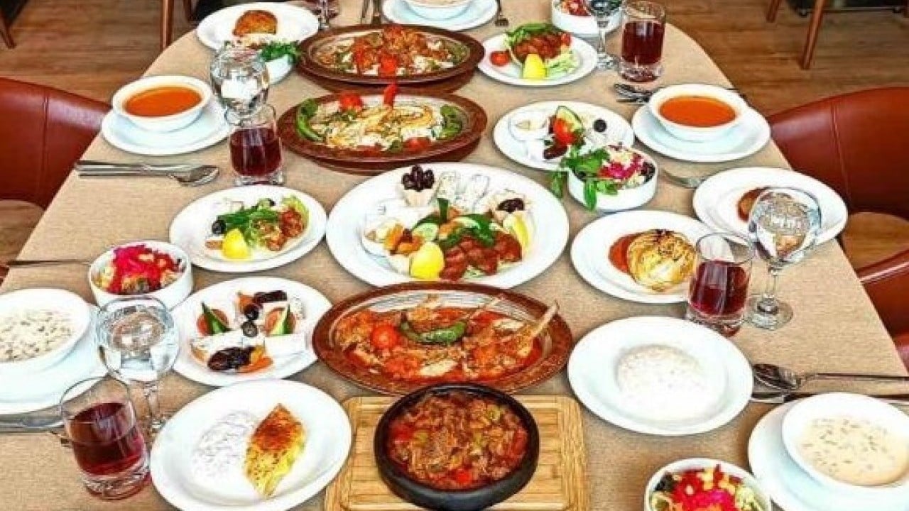 Foto - Sindirim sistemimiz, bir aylık oruç ibadeti sonrası... Bayramın ilk günü sofrası nasıl olmalıdır?