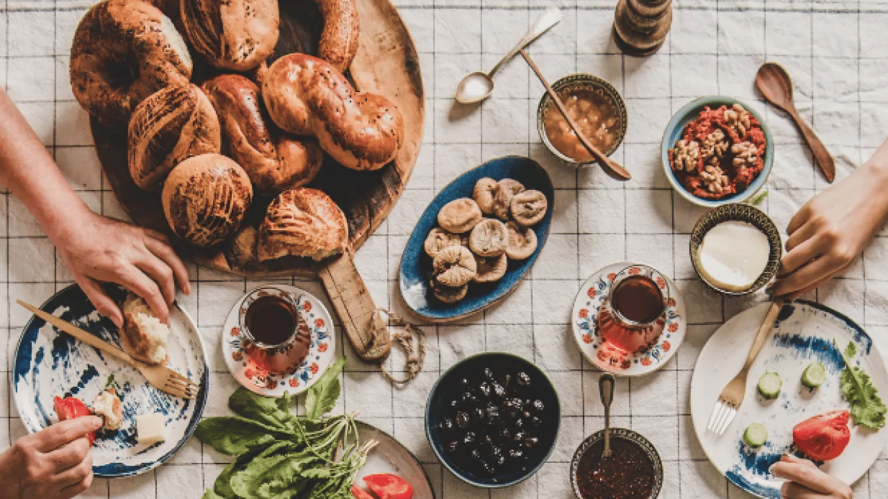 Foto - Sindirim sistemimiz, bir aylık oruç ibadeti sonrası... Bayramın ilk günü sofrası nasıl olmalıdır?