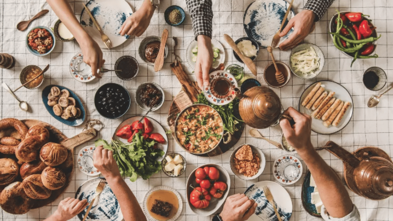 Sindirim sistemimiz, bir aylık oruç ibadeti sonrası... Bayramın ilk günü sofrası nasıl olmalıdır?