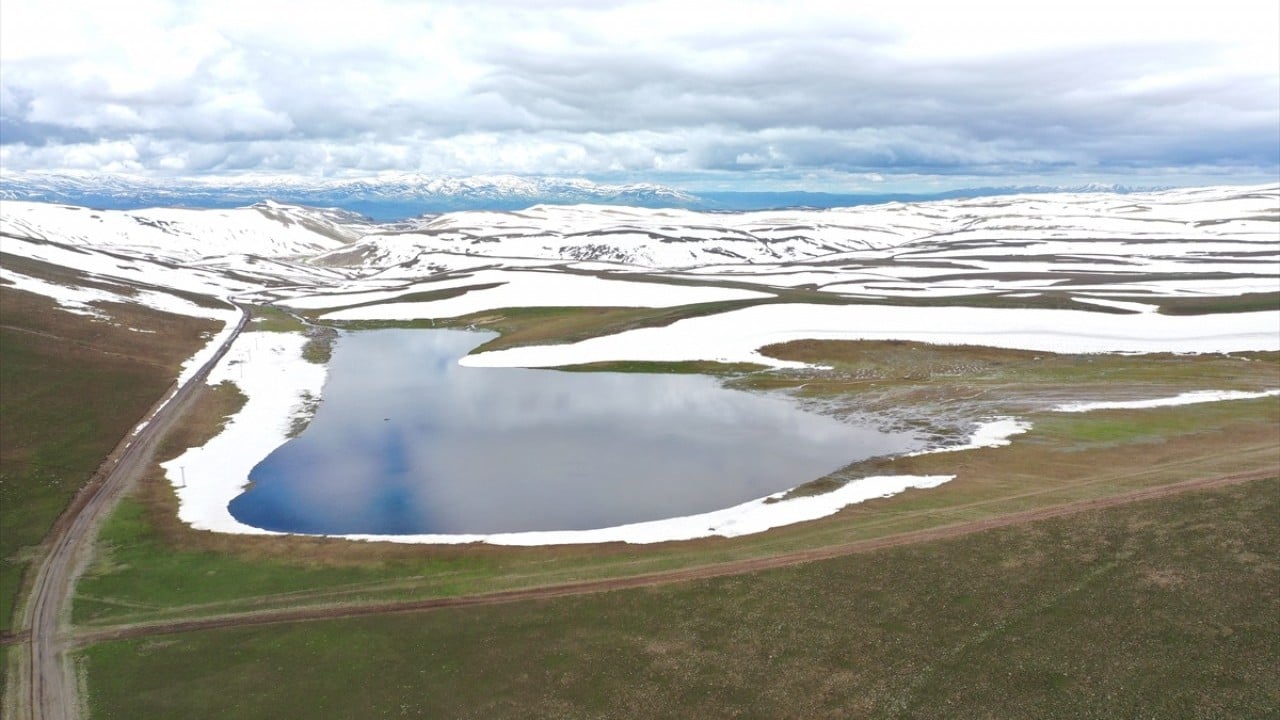 Foto - Sinek Yaylası'nda iki mevsim bir arada
