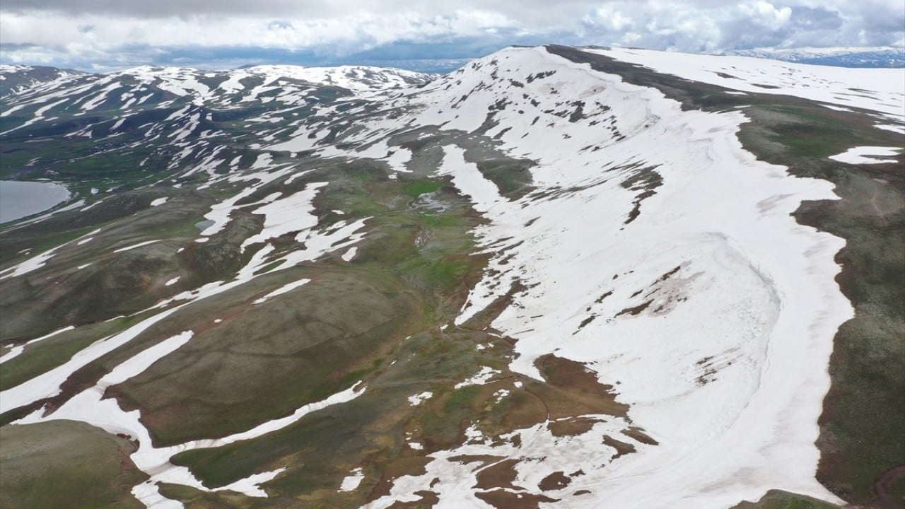 Foto - Sinek Yaylası'nda iki mevsim bir arada