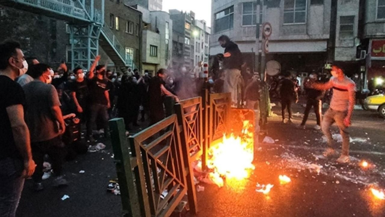 Foto - Sınır komşumuz gece bir gram uyumadı! İran’da ölü sayısı korkunç boyutta