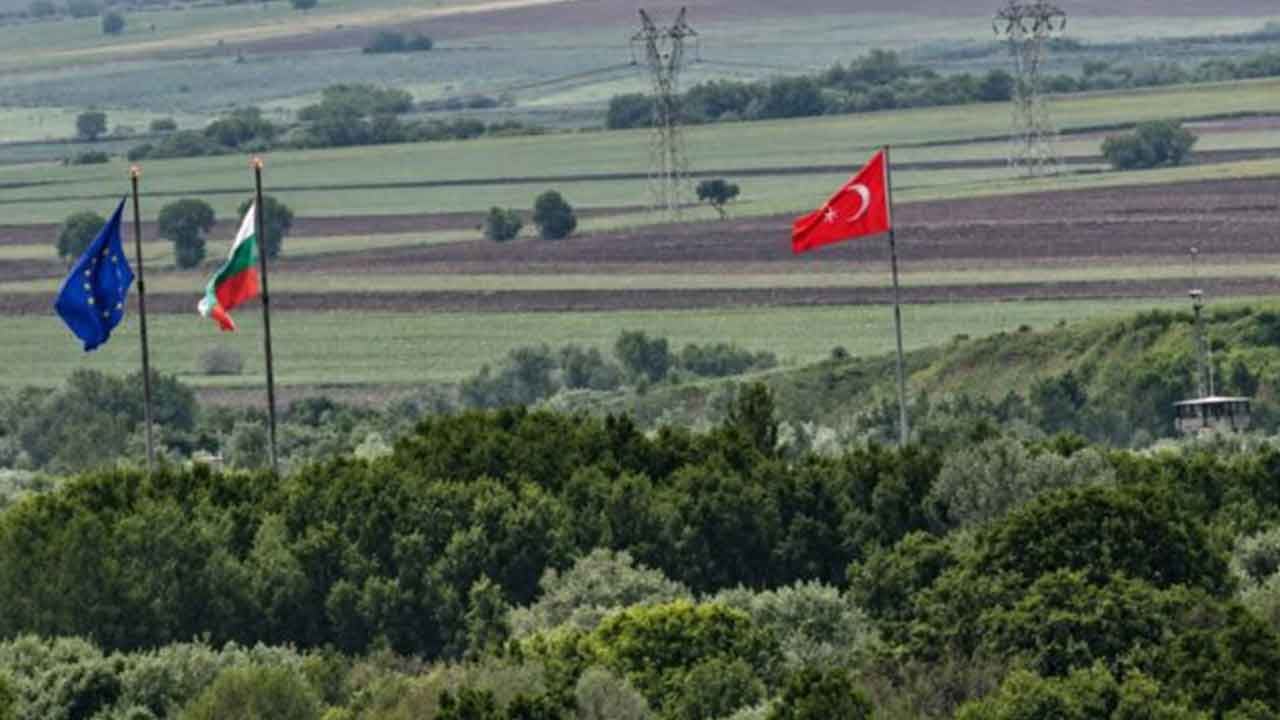 Foto - Sınırda hareketli saatler: 'Türkiye'nin bayrağı dev gibi' deyip gizli operasyona kalkıştılar