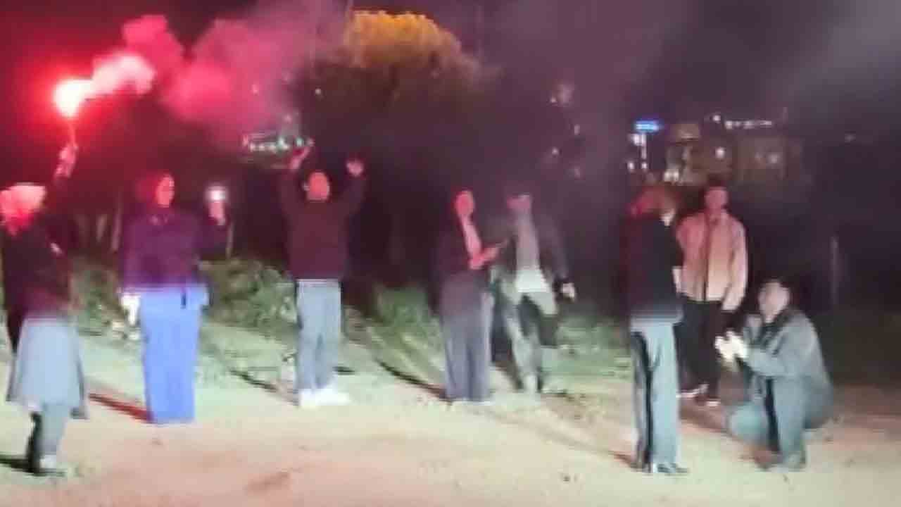 Foto - Sınırları zorlayan organizasyon: Meydan dayağı yöntemiyle evlilik teklifi