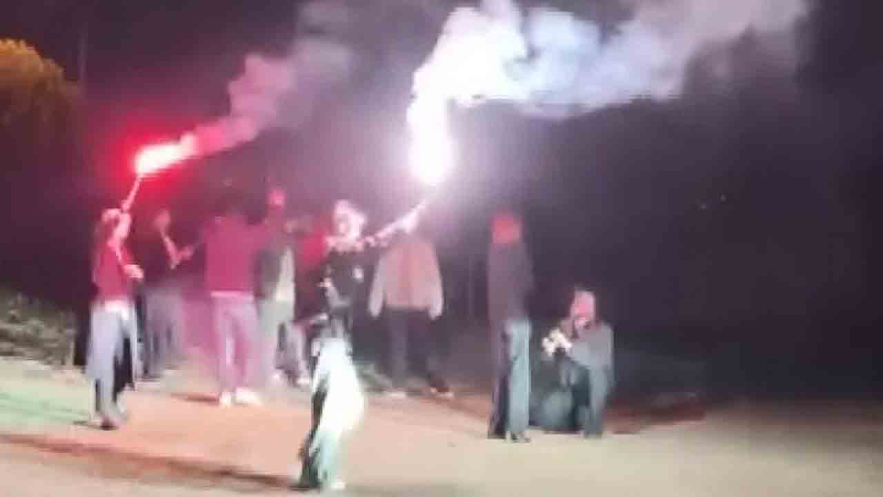 Foto - Sınırları zorlayan organizasyon: Meydan dayağı yöntemiyle evlilik teklifi