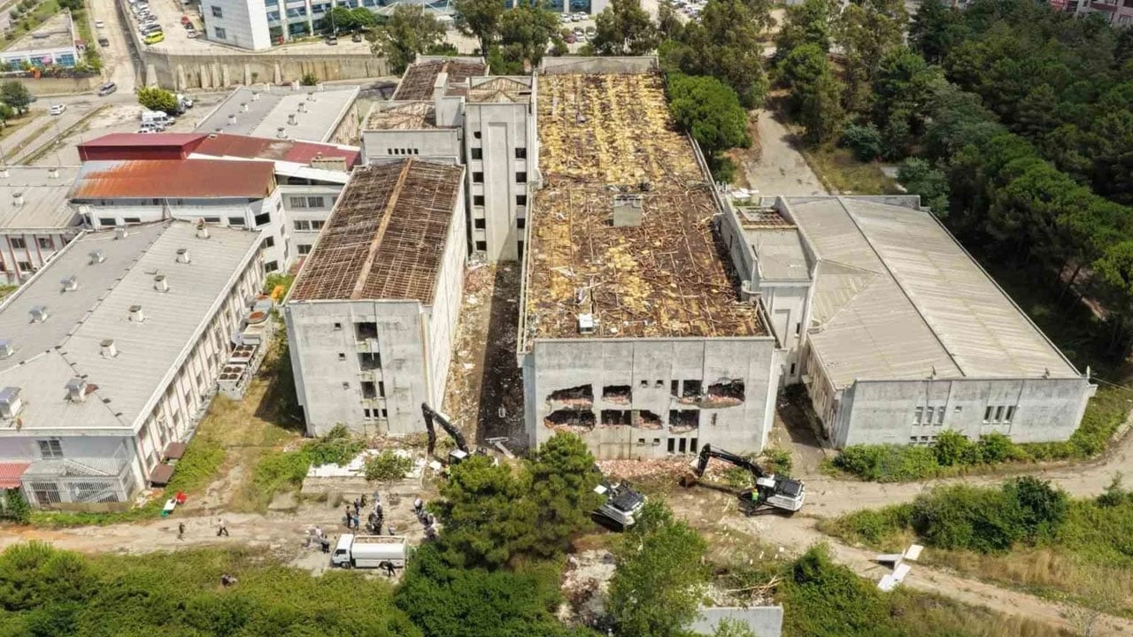 Foto - Sinop’ta eski hastanenin yıkımına başlandı! Yerine depreme dayanıklı yepyeni bina yapılacak