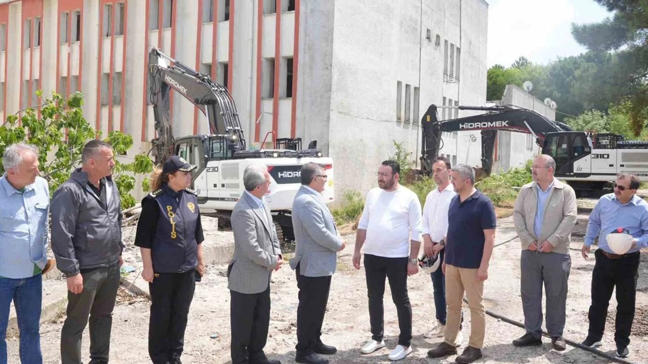 Foto - Sinop’ta eski hastanenin yıkımına başlandı! Yerine depreme dayanıklı yepyeni bina yapılacak