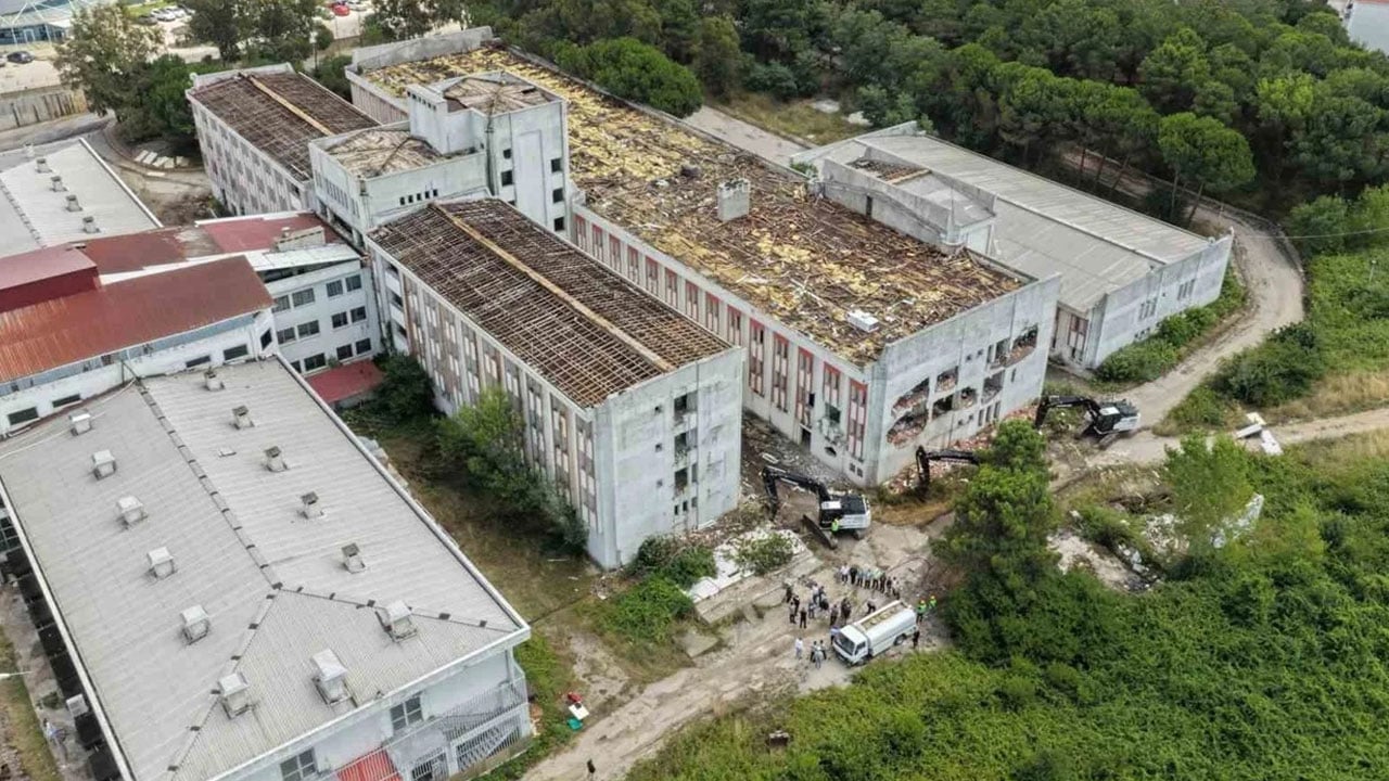 Foto - Sinop’ta eski hastanenin yıkımına başlandı! Yerine depreme dayanıklı yepyeni bina yapılacak