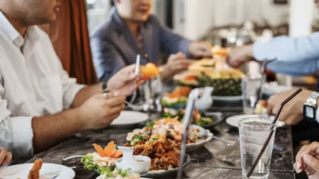 Foto - Sıra dışı bir yemek keyfi! Bu restoranda siparişler hep yanlış geliyor ama kimse şikayet etmiyor! 