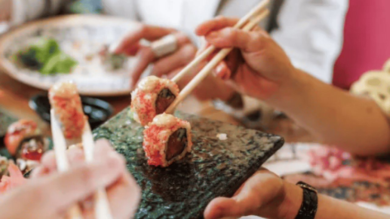 Foto - Sıra dışı bir yemek keyfi! Bu restoranda siparişler hep yanlış geliyor ama kimse şikayet etmiyor! 