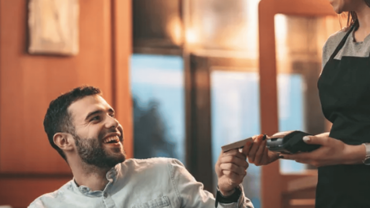 Foto - Sıra dışı bir yemek keyfi! Bu restoranda siparişler hep yanlış geliyor ama kimse şikayet etmiyor! 