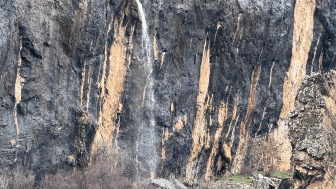 Foto - Şırnak’ta gizli cennet: kayanın içinden süzülen su mest etti