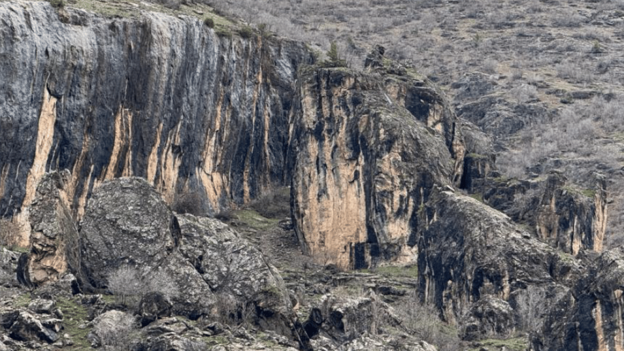 Foto - Şırnak’ta gizli cennet: kayanın içinden süzülen su mest etti