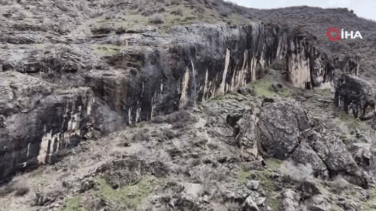Foto - Şırnak’ta gizli cennet: kayanın içinden süzülen su mest etti