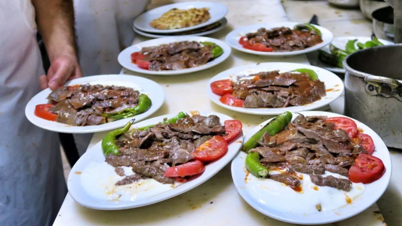 Foto - Sırrı sosunda saklı... Dünyaca ünlü 'Bursa Kebabı' turistlerin gözdesi oldu