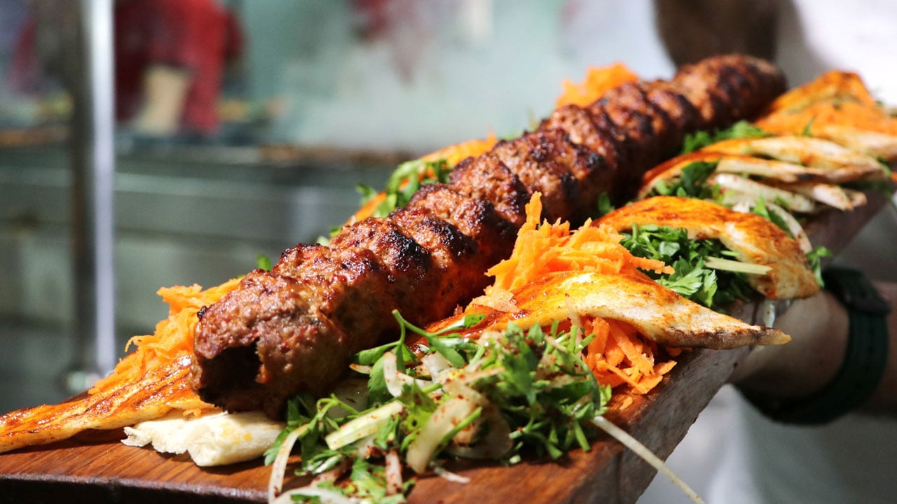 Sırrı yanında gelen salatada! Adana kebabı için şaşırtan açıklama