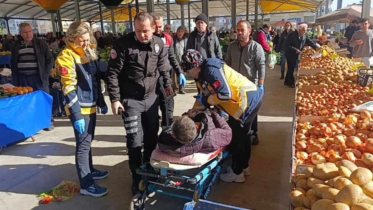 Foto - Şişede durduğu gibi durmuyor! Pazar ortasında ibretlik görüntü