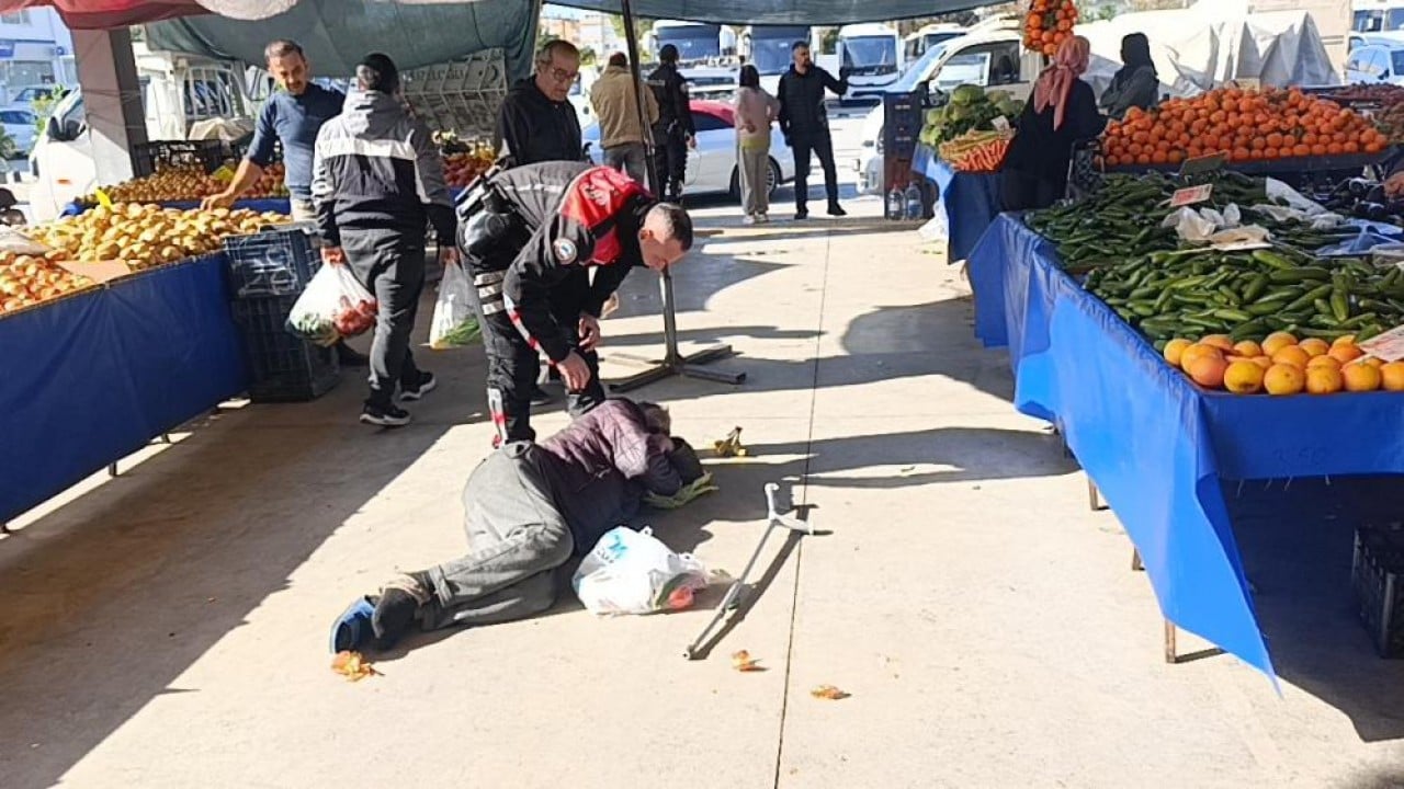 Foto - Şişede durduğu gibi durmuyor! Pazar ortasında ibretlik görüntü